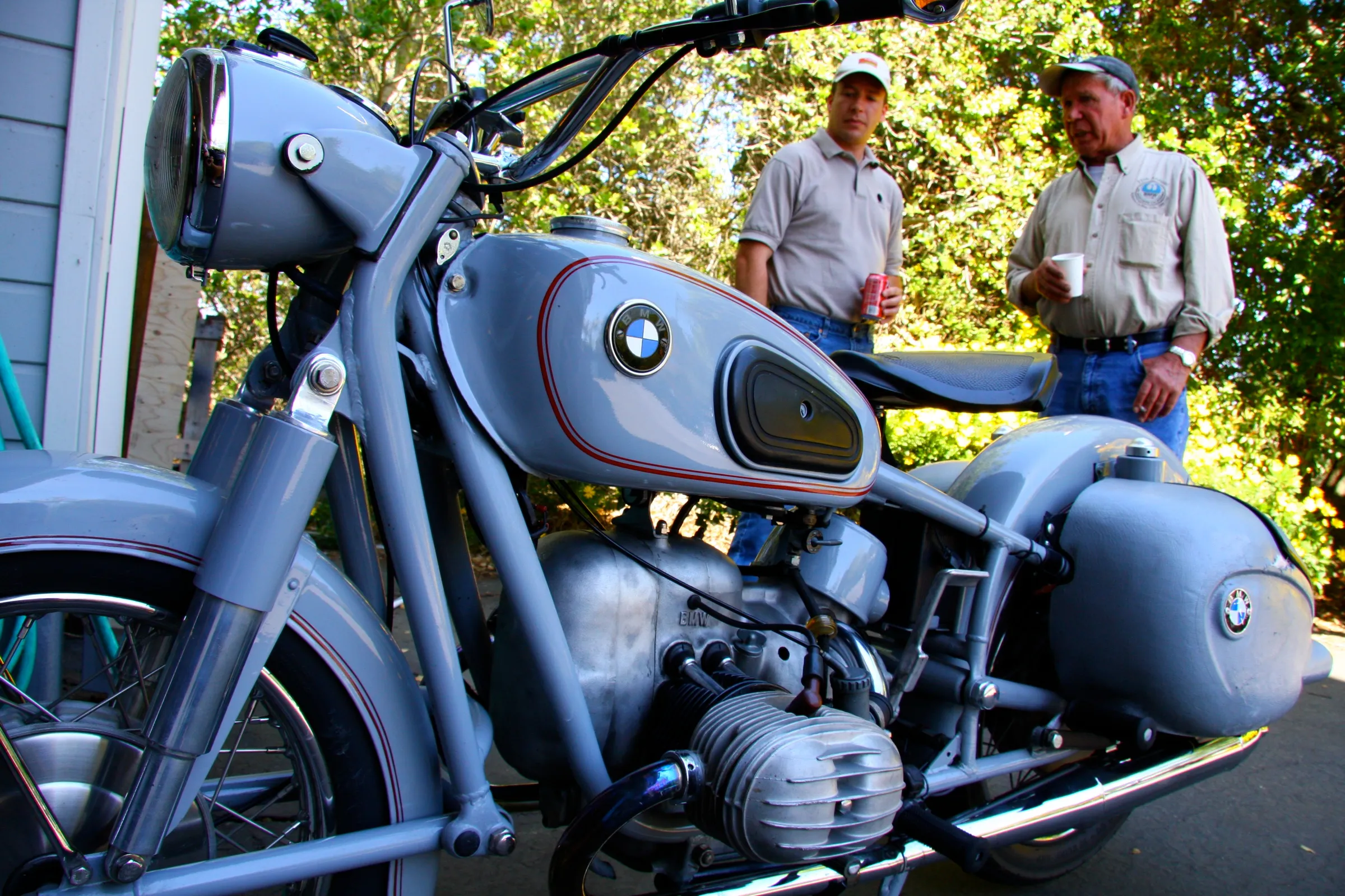 Dude, there’s an old bike. Dude, it’s Darryl’s R52
